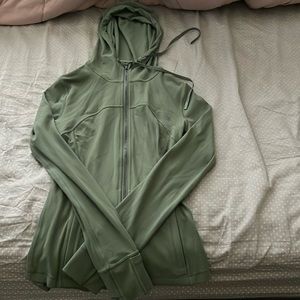 LULULEMON DEFINE HOODED JACKET. FOREST GREEN. SIZE 4. LIKE NEW